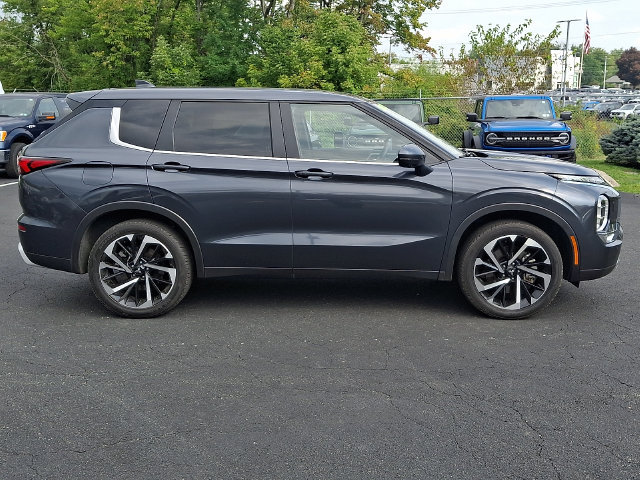 Used 2024 Mitsubishi Outlander AWD image 15
