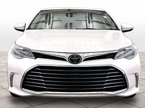 Used 2016 Toyota Avalon Limited image 4