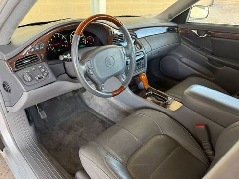 Used 2002 Cadillac De Ville DTS w/ Premium Equipment Pkg image 29