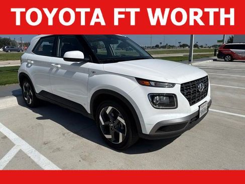Used 2025 Hyundai Venue SEL FWD image 1