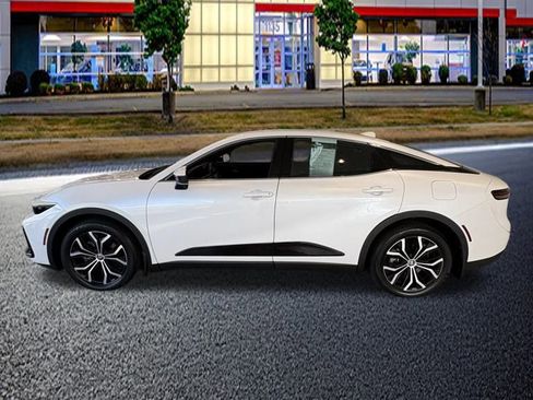 Used 2024 Toyota Crown XLE image 12