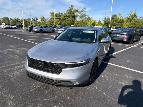 Used 2024 Honda Accord Touring image 2