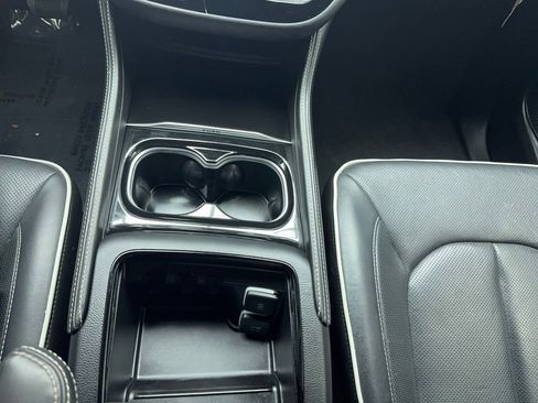 Used 2023 Chrysler Pacifica Limited w/ S Appearance Package FWD image 43