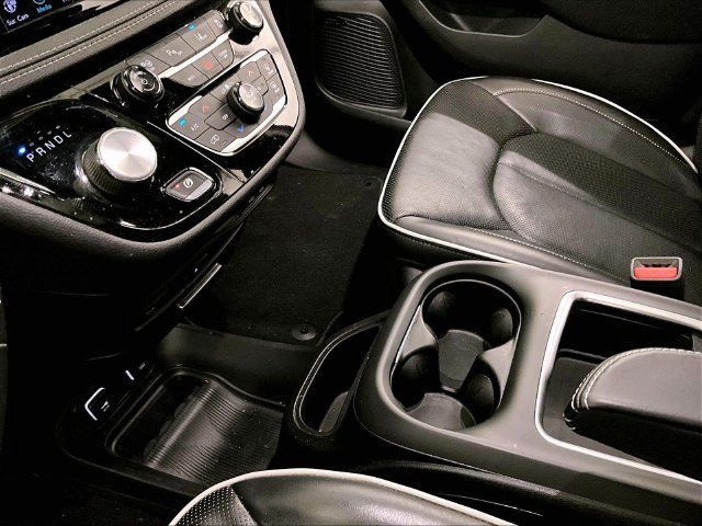 Used 2019 Chrysler Pacifica Limited w/ Advanced Safetytec Group FWD image 16