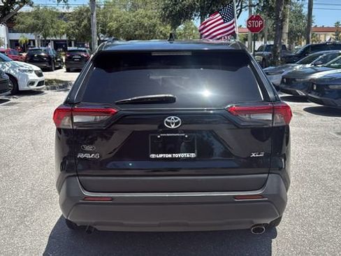 Used 2022 Toyota RAV4 XLE w/ Convenience Package FWD image 6