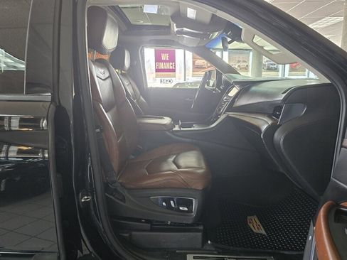 Used 2016 Cadillac Escalade ESV Luxury image 13