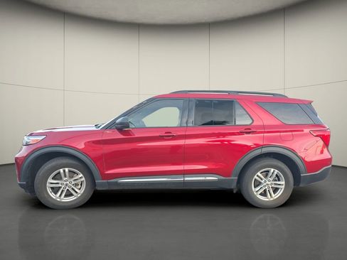 Used 2020 Ford Explorer XLT w/ Equipment Group 202A image 5