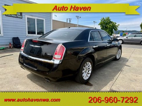 Used 2014 Chrysler 300 RWD image 4