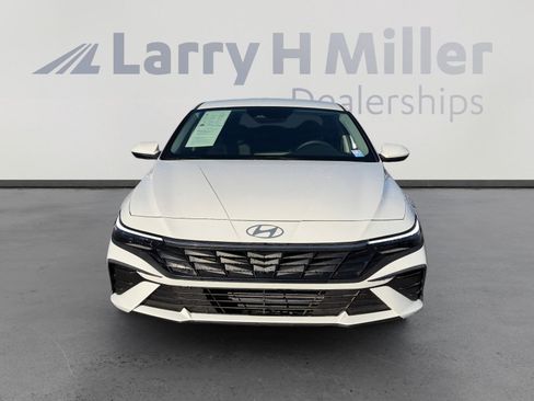 Certified 2025 Hyundai Elantra SE w/ Cargo Package image 8