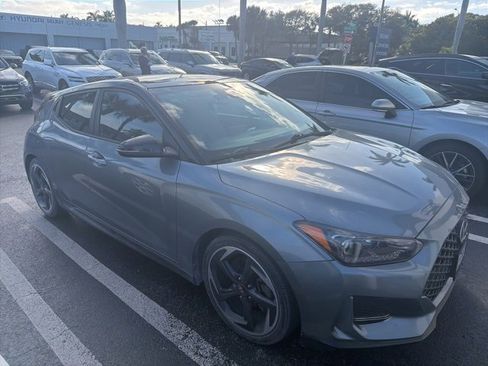 Used 2019 Hyundai Veloster Turbo Ultimate image 2