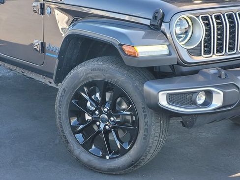 Certified 2025 Jeep Wrangler Unlimited Sahara w/ Safety Group AWD/4WD image 3