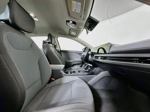 Used 2025 Kia K4 FWD image 30