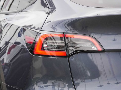 Used 2023 Tesla Model Y AWD image 11