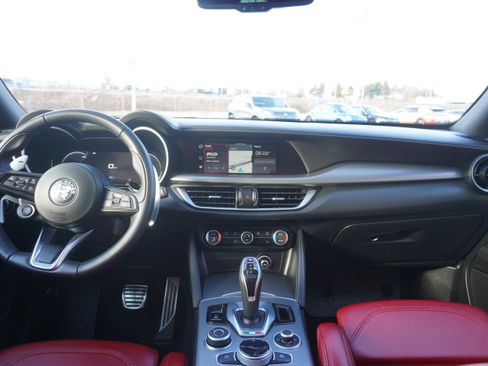 Used 2024 Alfa Romeo Stelvio Veloce image 2