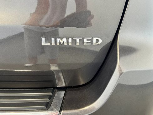 Used 2019 Jeep Grand Cherokee Limited w/ Luxury Group II AWD/4WD image 26