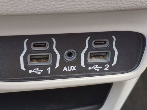 Used 2021 Chrysler Pacifica Touring-L image 21