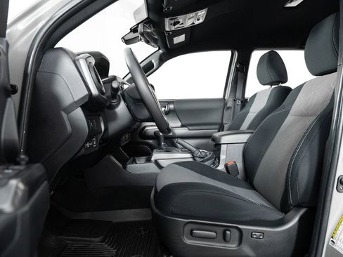 Used 2023 Toyota Tacoma TRD Off-Road image 14