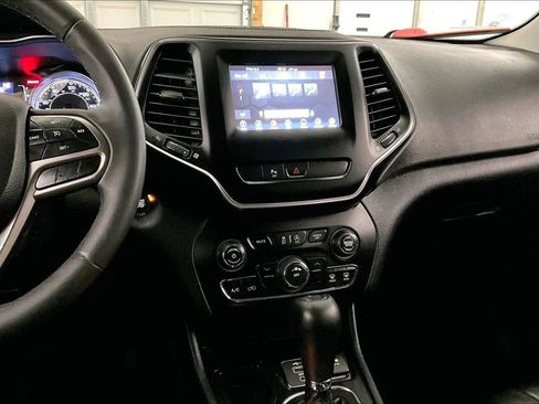 Used 2020 Jeep Cherokee Latitude Plus image 7