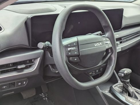 Used 2025 Kia K4 LXS image 14