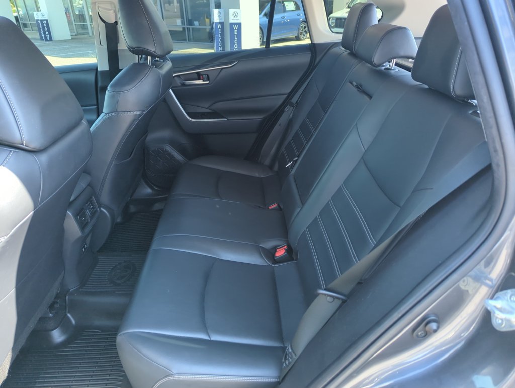 Used 2019 Toyota RAV4 XLE Premium w/ Cold Weather Package AWD/4WD image 30