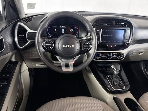 Used 2023 Kia Soul LX FWD image 17