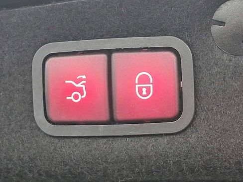 Used 2018 Mercedes-Benz C 300 4MATIC Sedan image 30