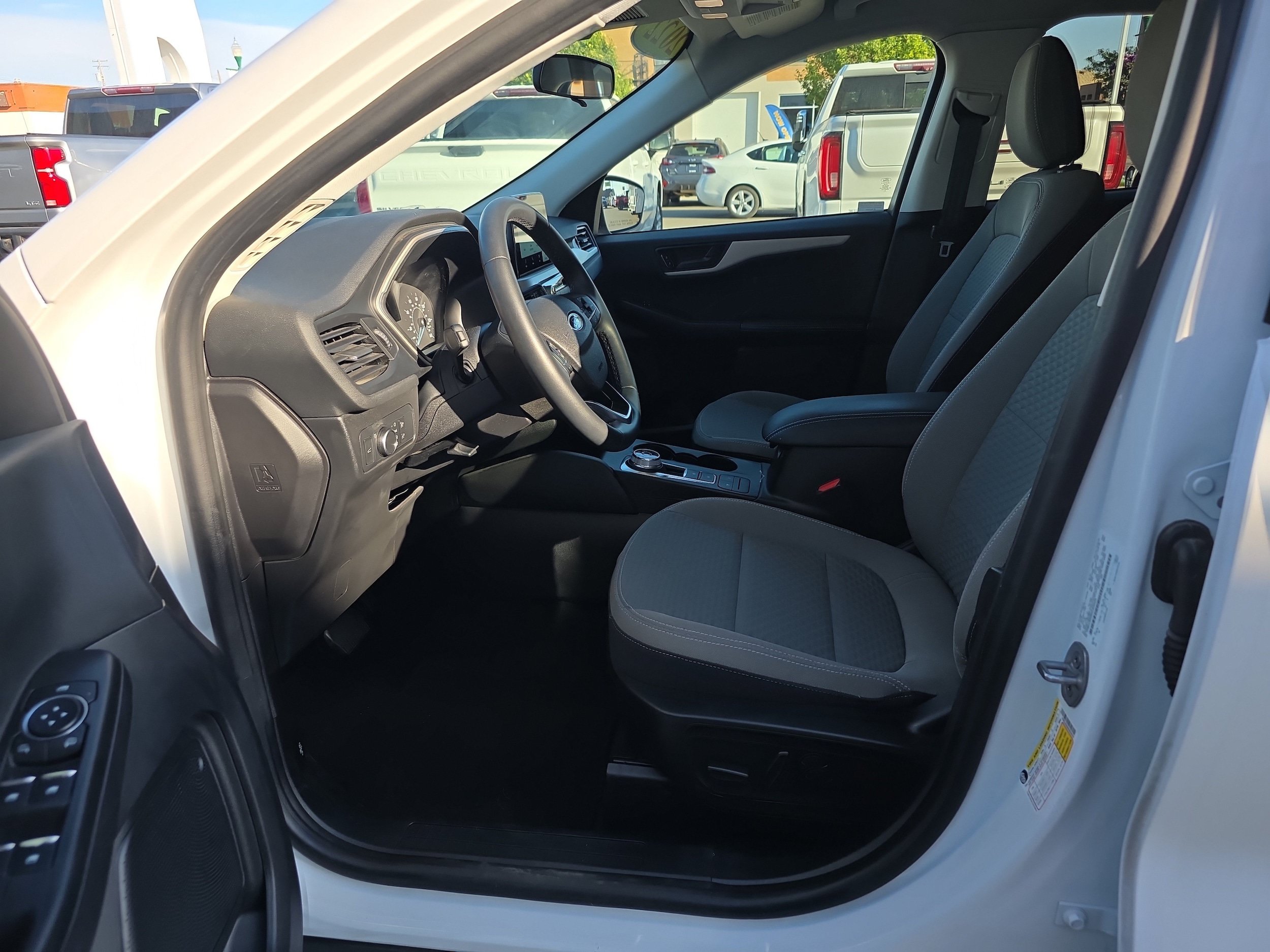 Used 2022 Ford Escape SE w/ Convenience Package AWD/4WD image 2
