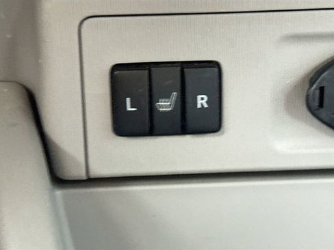 Used 2017 Toyota Prius V Five FWD image 25