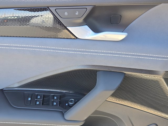 New 2026 Volkswagen Tiguan SE R-Line FWD image 9