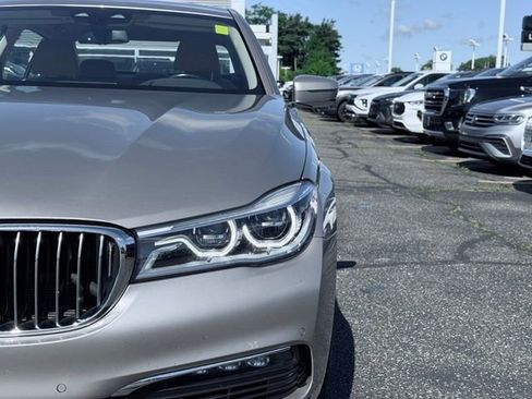 Used 2018 BMW 750i RWD image 3