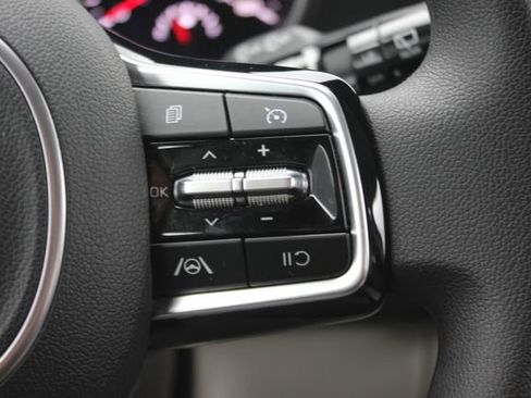 Used 2024 Kia Carnival LX FWD image 14