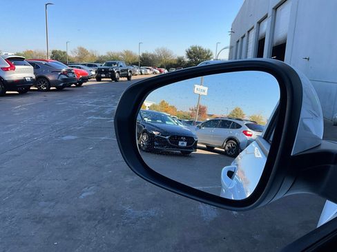 Used 2025 Chevrolet Trax LT image 18