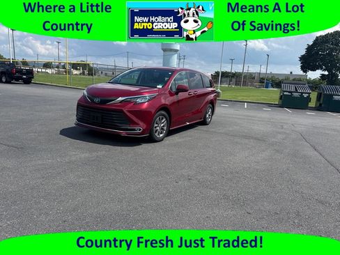 Used 2023 Toyota Sienna XLE AWD/4WD image 1