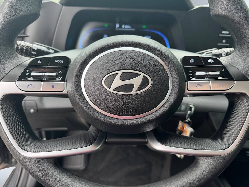 Used 2025 Hyundai Elantra SE FWD image 14