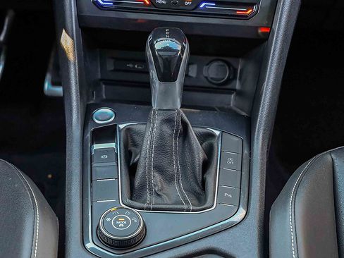 Used 2022 Volkswagen Tiguan SE R-Line image 14