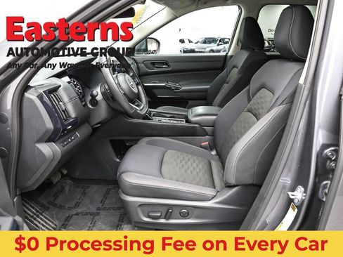 Used 2025 Nissan Pathfinder SV FWD image 14