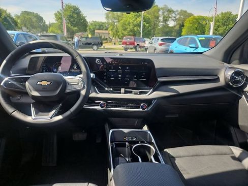 Used 2025 Chevrolet Equinox LT w/ Convenience Package II FWD image 13