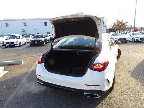 Used 2025 Mercedes-Benz E 350 4MATIC Sedan image 32