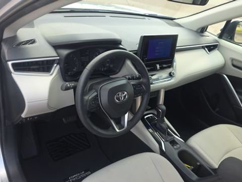 Used 2023 Toyota Corolla Cross LE FWD image 12