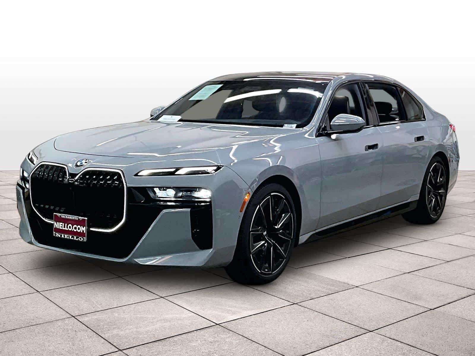 Used 2025 BMW 760i xDrive AWD/4WD image 1