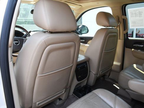 Used 2011 GMC Yukon XL Denali AWD/4WD image 22