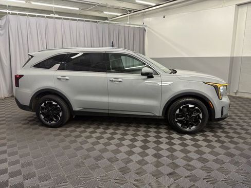 Certified 2024 Kia Sorento S w/ Panoramic Sunroof Package FWD image 9