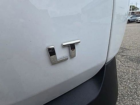 Used 2023 Chevrolet Traverse LT image 60