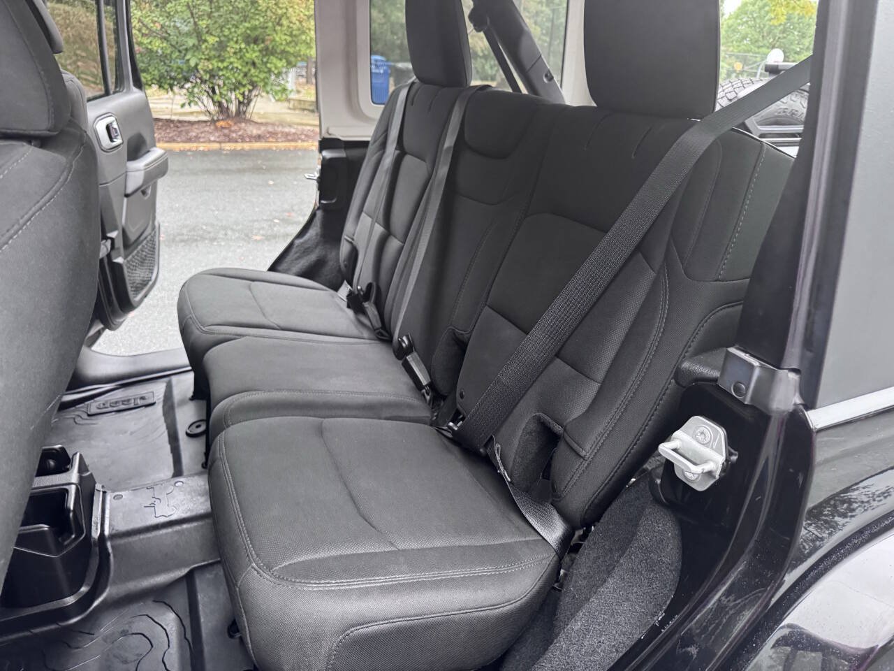 Used 2018 Jeep Wrangler Unlimited Sahara w/ Cold Weather Group AWD/4WD image 21