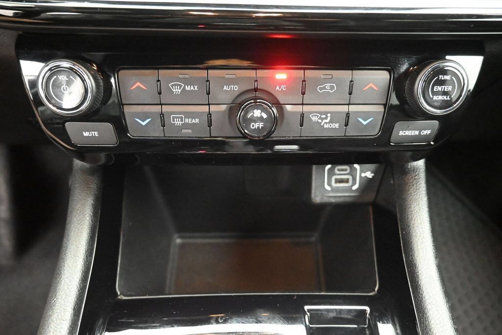 Used 2024 Jeep Compass Trailhawk AWD/4WD image 19
