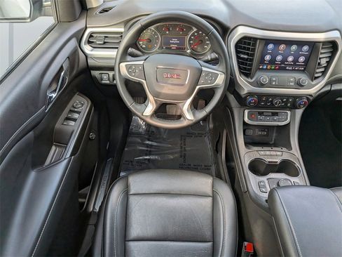 Used 2023 GMC Acadia SLT image 17