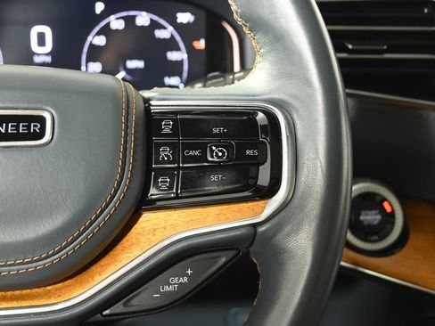 Used 2022 Jeep Grand Wagoneer Series II AWD/4WD image 36