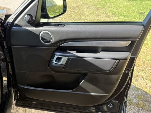 Used 2017 Land Rover Discovery First Edition image 39