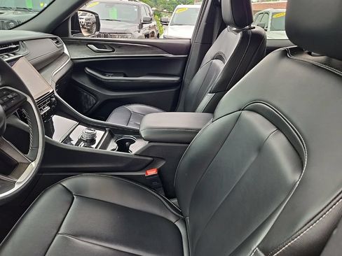 Certified 2024 Jeep Grand Cherokee Limited AWD/4WD image 13