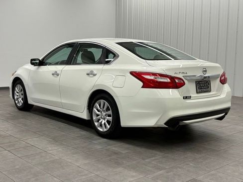 Used 2016 Nissan Altima 2.5 S w/ Power Driver Seat Package FWD image 4